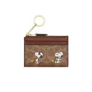 Coach X Peanuts Mini Skinny ID Case

Coach Wallet Snoopy